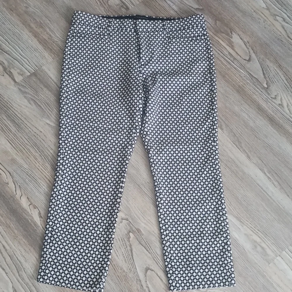 Banana Republic Sloan Fit  Black & White Geo Dot Cropped Pants - Picture 2 of 13